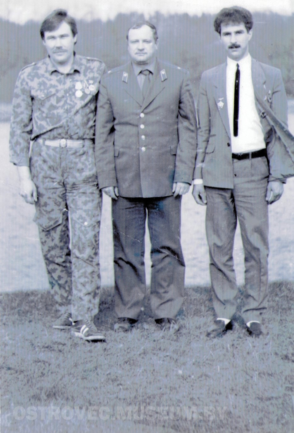 Воины-интернационалисты, слева-направо: Баутрель Леонид, Майстренко Валерий, Мехтиев Мехман. Островец, 1990-ые. 