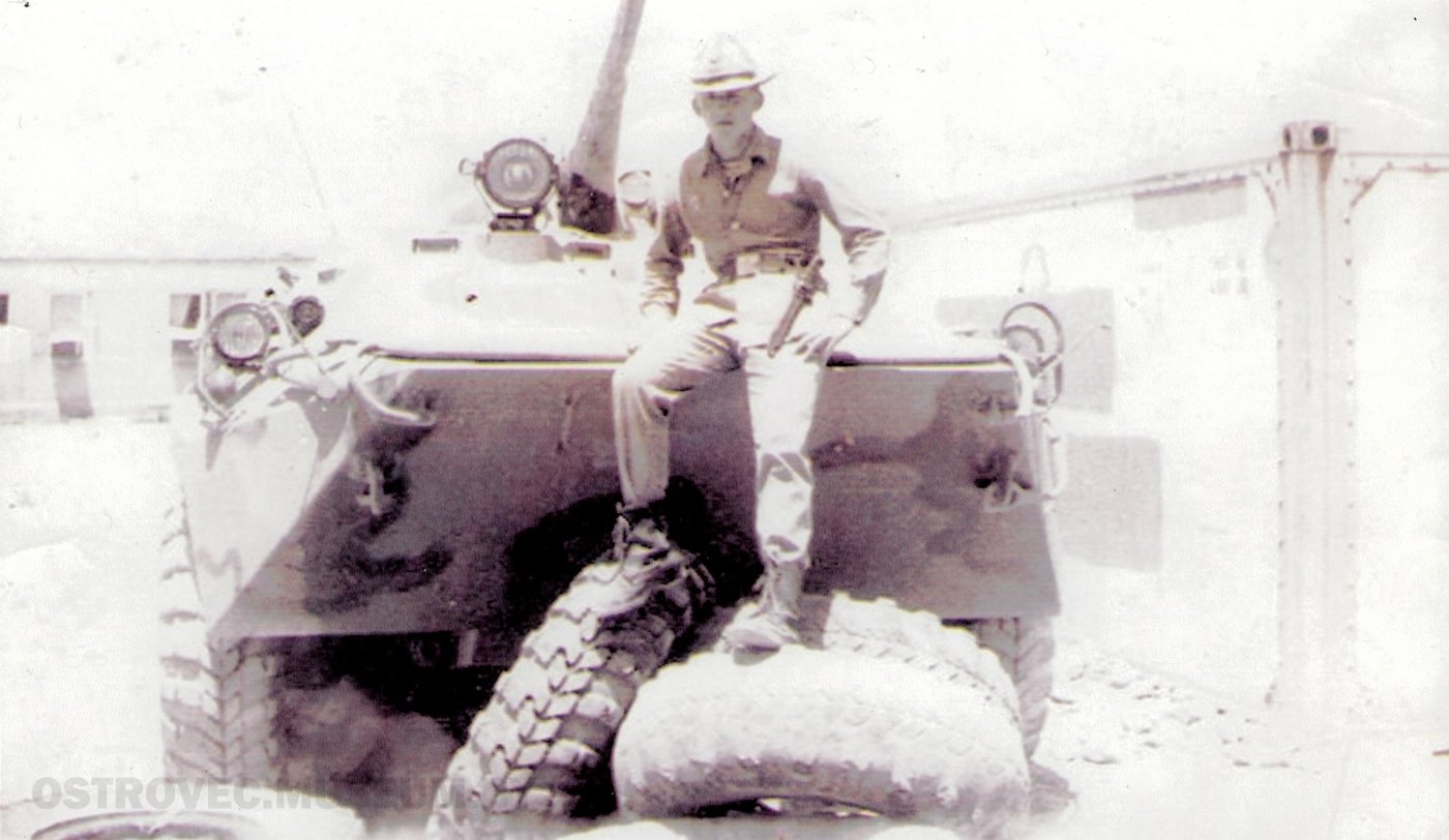 Олизар Владимир Марьянович на капоте бронемашины. Афганистан, 1987 г. 